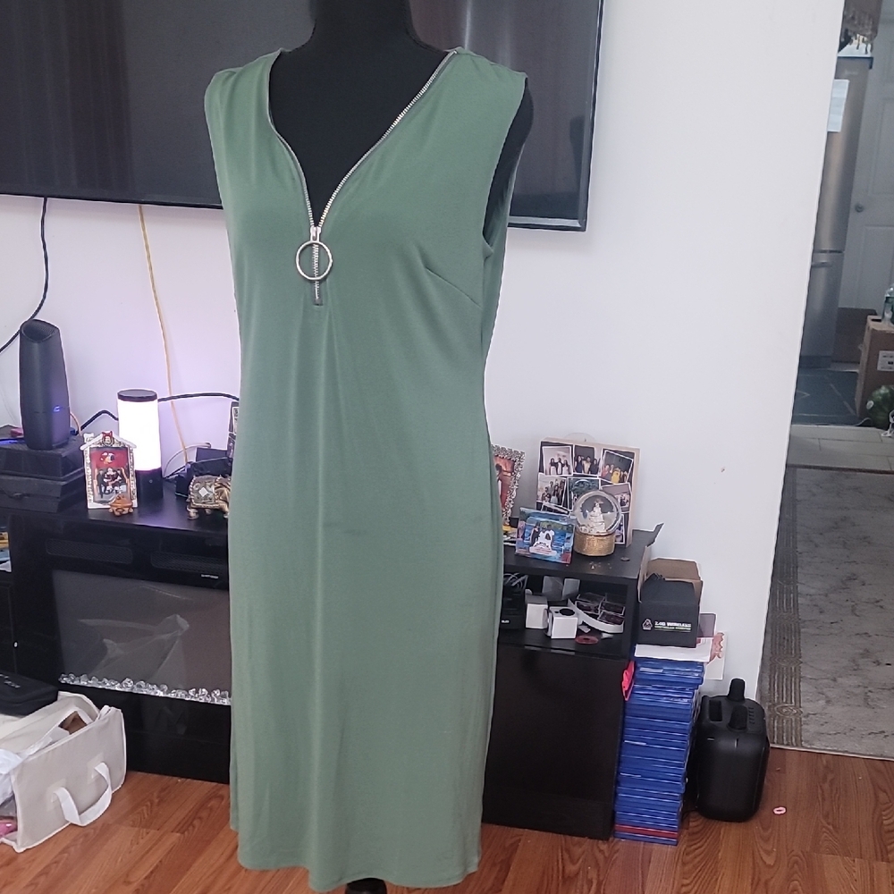 Green Sleeveless Dress with Zipper Detail